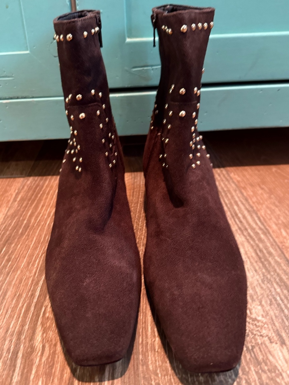Seychelles Evereve chocolate suede gold tone studded heeled ankle boots SZ 9.5
